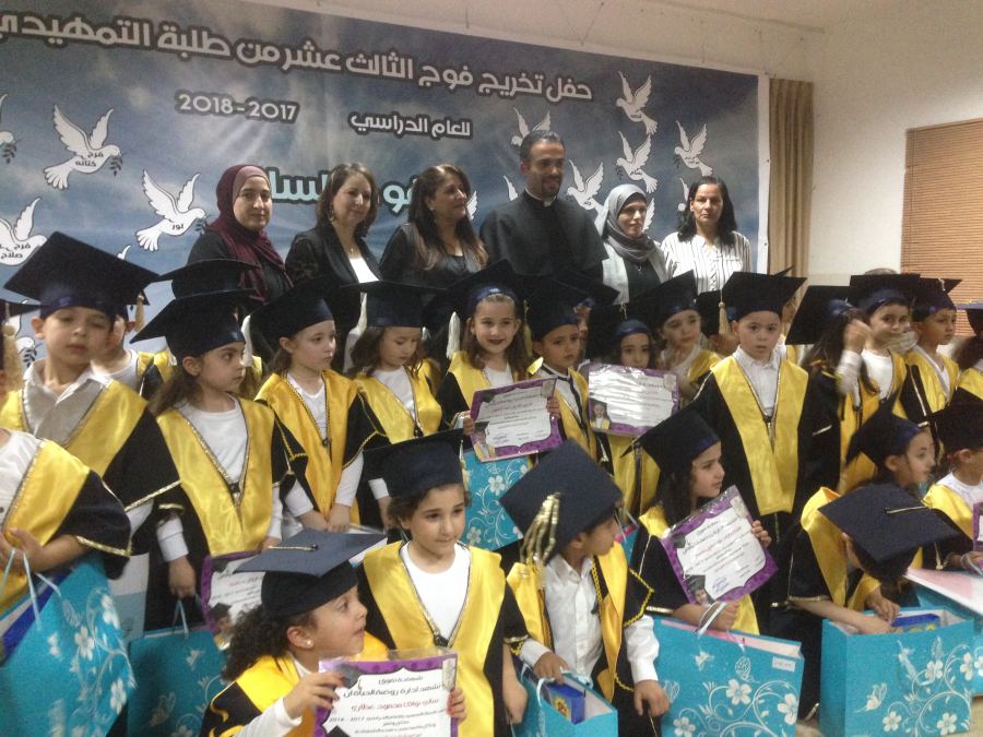 حفل تخريج الفوج الثالث عشر ( فوج السلام ) من طلبة التمهيدي لروضة الحياة– جنين لعام 2018/2017 