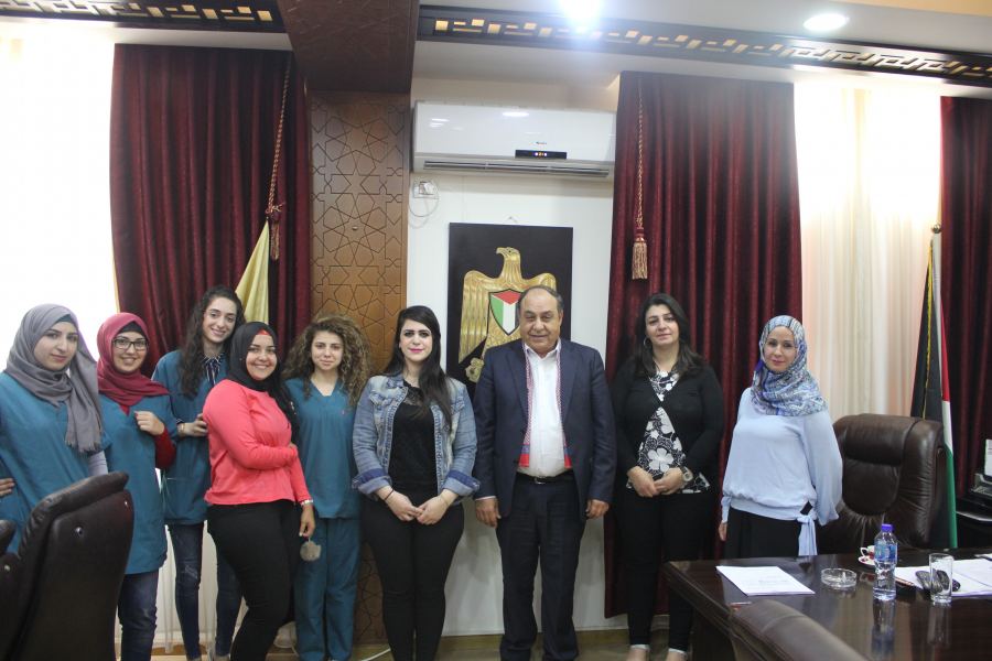  طالبات العلاج الوظيفي تشكر تلتقي محافظ رمضان وتشكره على تقديم التسهيلات لتنفيذ البرنامج التطبيقي لحالات ذوي الإعاقة