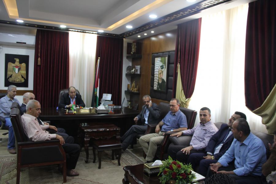  محافظ جنين يطلع على نتائج جولة السلامة العامة التفتيشية في أسواق المدينة