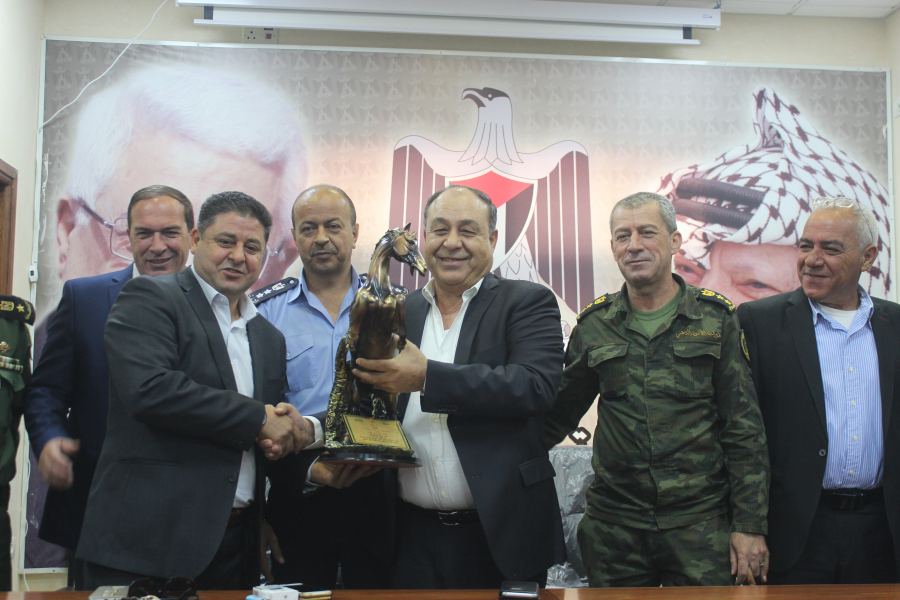  محافظ جنين وقادة الأجهزة الأمنية والفعاليات الرسمية يكرمون مدير الشرطة السابق العقيد مهند صوان