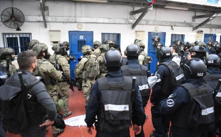 الأسرى يهددون بالتصعيد في سجن 'ريمون