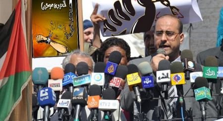 حمدونة : إدارة السجون أعدت فرقاً خاصة للعبث بحياة الأسرى وممتلكاتهم