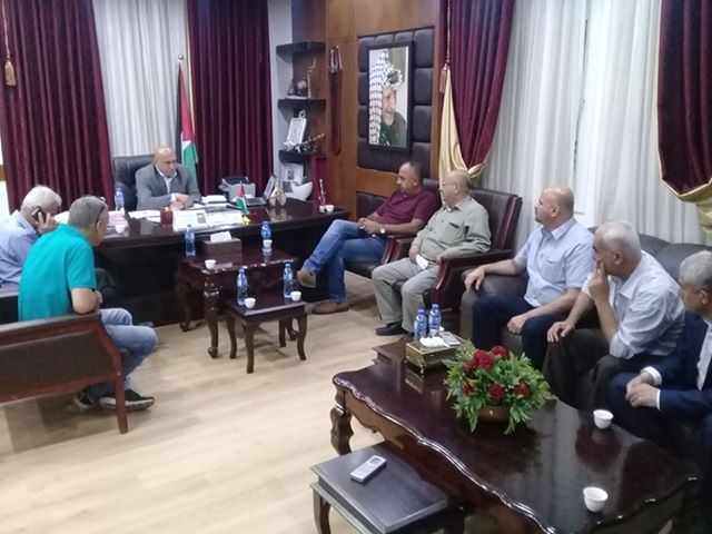 محافظ جنين يطلع على احتياجات بلدية جبع من المشاريع التنموية