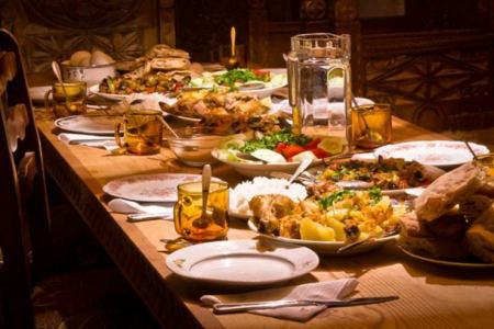 الصحة العالمية: أطعمة يجب تجنبها على مائدة رمضان
