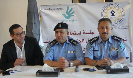 مركز "شمس" ينظم جلسة استماع لجهاز الشرطة حول الحق التجمع السلمي
