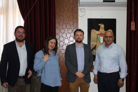 محافظ جنين يطلع بعثة الصليب الأحمر الدولي على الأوضاع العامة في المحافظة