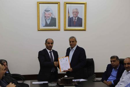قلقيلية : المحافظ يستلم الخطة التطويرية للقطاع الزراعي