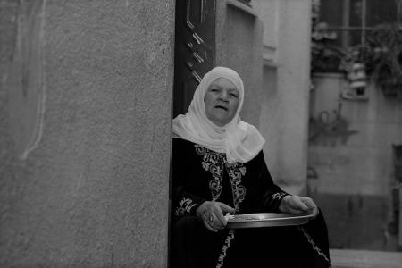 "ذاكرة لا تصدأ" لـ"الإعلام" و"اللجنة الشعبية" رمضان بعلين يسكن فؤاد اللاجئة زينب