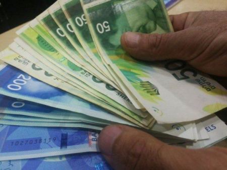  فلسطين.. الحكومة تتسلم 200 مليون شيكل من إسرائيل