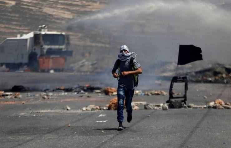 إصابة عشرات الفلسطينيين خلال قمع الاحتلال مسيرة في نابلس