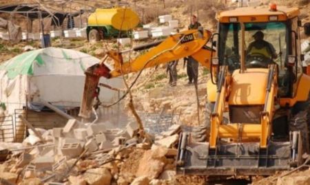  الاحتلال يهدم حظائر ماشية ويستولي على خطوط مياه في الأغوار الشمالية