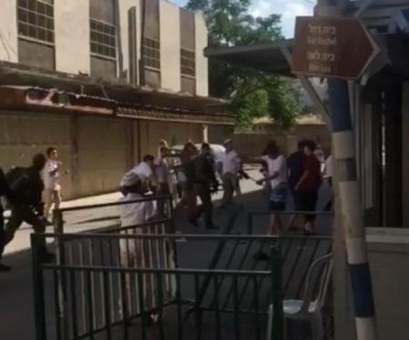  مستوطنون يعتدون على مواطنين في البلدة القديمة بالخليل