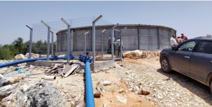 العمل الزراعي والهيدرولوجيين الفلسطينيين ينهون تسليم معدات ري جماعي في قلقيلية