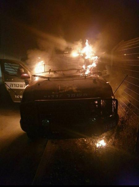 شبان يحرقون جيبًا عسكريًا للاحتلال في أبو ديس