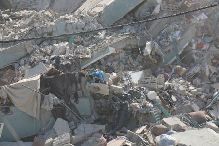 مصر تقدم قافلة مساعدات ضخمة لقطاع غزة