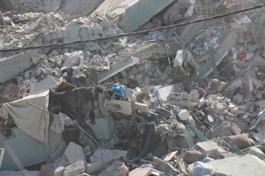 مصر تقدم قافلة مساعدات ضخمة لقطاع غزة