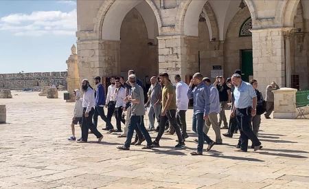 المستوطنون يجددون اقتحامهم للاقصى لليوم الثاني على التوالي