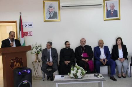 بمشاركة اللواء الرجوب وم. حديد وحنانيا : البطريرك باتسابالا يدشن مقبرة الزبابدة خلال زيارته الرعوية الأولى للبلدة