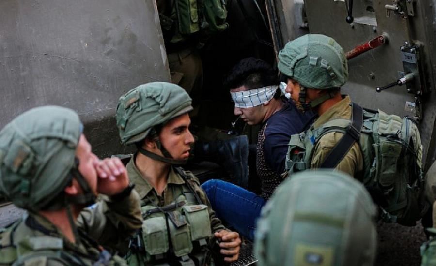 الاحتلال يعتقل 30 مواطنا من الضفة الغربية والقدس فجر اليوم