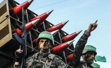 القسام تدخل صاروخ عياش 250 للخدمة وتدعو شركات الطيراان لتغيير مساراتها