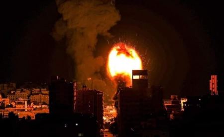 12 شهيدا وعشرات الجرحى وتدمير ممنهج للمنازل في ليلة دامية في غزة