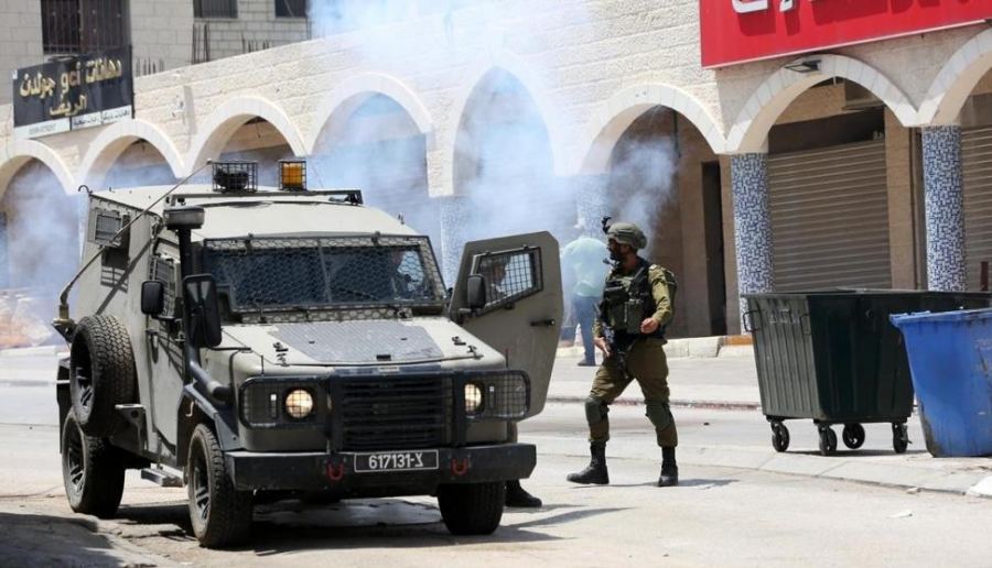 مستوطنون يهاجمون المركبات ويعربدون وسط حوارة