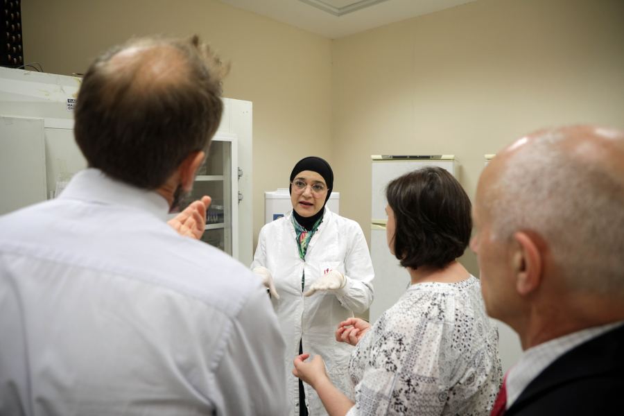  وفد من كلية الطب في جامعة إكستر البريطانية يزور الجامعة العربية الامريكية