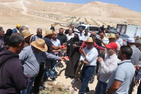 وزير الزارعة خلال افتتاحه موسم حصاد البطيخ في الأغوار: نعمل على منع استيراده حماية للمنتج المحلي