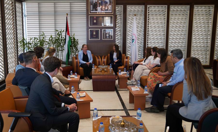 وفدا من القيادات الشابة في الأحزاب النرويجية يزور الجامعة العربية الأمريكية