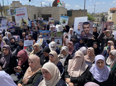 جنين: وقفة للمطالبة باسترداد جثامين الشهداء
