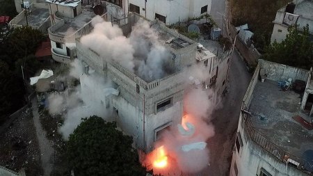 الاحتلال يفجر منزل ذوي الشهيد معتز الخواجا في بلدة نعلين