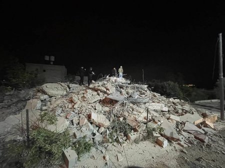 الاحتلال يهدم منزلا في قرية طورة غرب جنين 