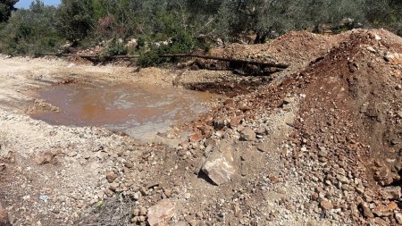 الاحتلال يجرف شوارع وخطوط مياه وأراضي زراعية في دوما جنوب نابلس