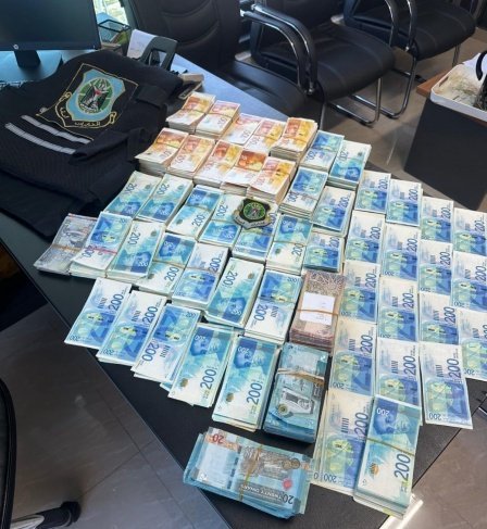 جهاز المخابرات الفلسطينية يحبط صفقة تسريب أرض للاحتلال في صفا وضبط 800 ألف شيقل