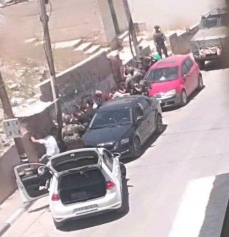 الاحتلال يواصل اقتحام بروقين وكفر الديك غرب سلفيت ويحتجزا عددا من الشبان