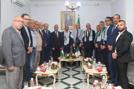 أبو هولي يُطلع الأمين العام لجبهة التحرير الجزائري على آخر التطورات وسبل تعزيز التضامن مع شعبنا