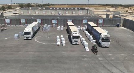 إسرائيل: إدخال 121 شاحنة مساعدات إلى غزة عبر كرم أبو سالم