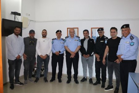 الشرطة تنظم زيارات لمؤسسات إعلامية وتهنئهم بمناسبة اليوم العالمي لحرية الصحافة 