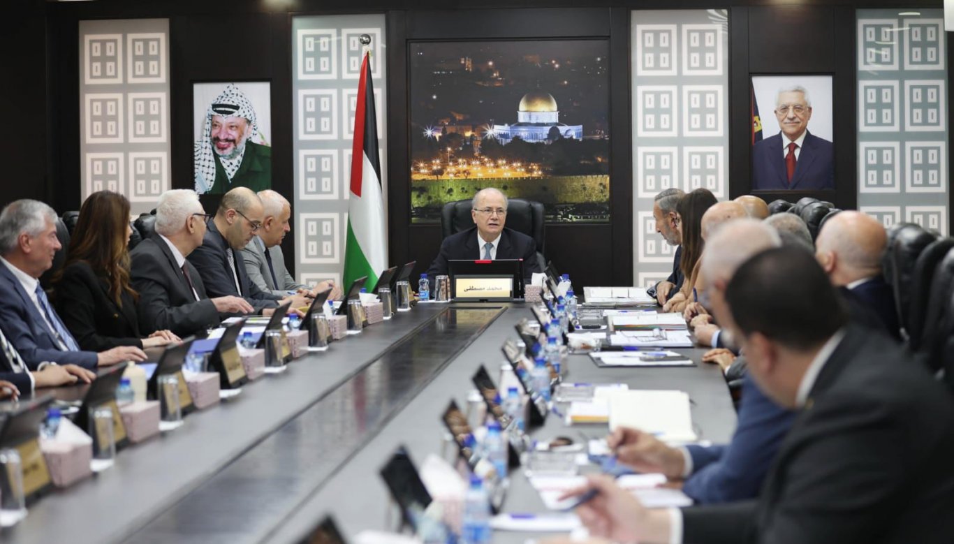 مجلس الوزراء يدعو مختلف القطاعات للتعاون لضمان استمرار تقديم الخدمات الأساسية ومراعاة الأوضاع الاقتصادية الصعبة للمواطنين