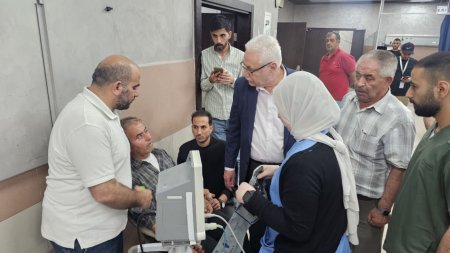 وزير الصحة يتفقد قسم الطوارئ في مجمع فلسطين الطبي ويشيد بجهود الطواقم الطبية