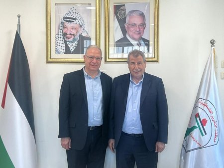 خوري ووكيل عام البطريركية اللاتينية في القدس يبحثان ملفات متعلقة بالأوقاف الكنسية
