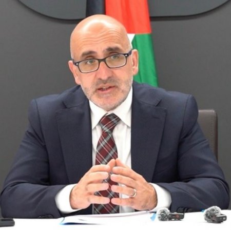 وزارة المالية تعلن موعدا لصرف الرواتب وإطلاق تطبيق "يبوس" المالي