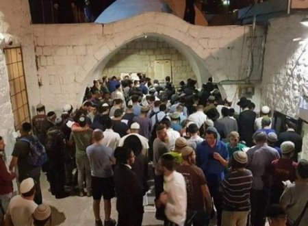 مستعمرون يقتحمون مقامات دينية إسلامية في عورتا جنوب شرق نابلس