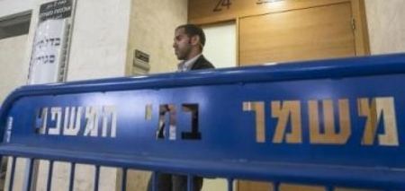 محكمة الاحتلال تُمدد اعتقال والدة الشهيد عادل عنكوش