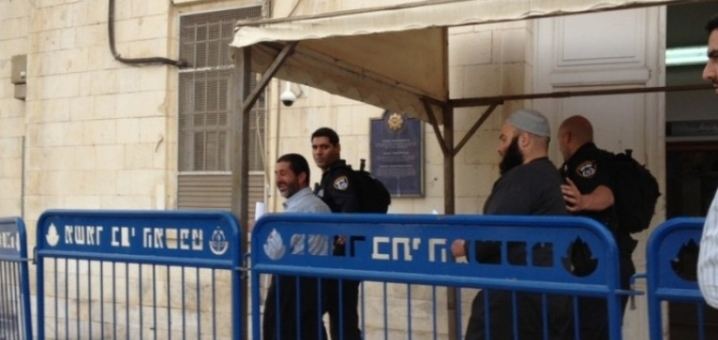 تمديد توقيف مقدسيين وفرض الحبس المنزلي على آخرين