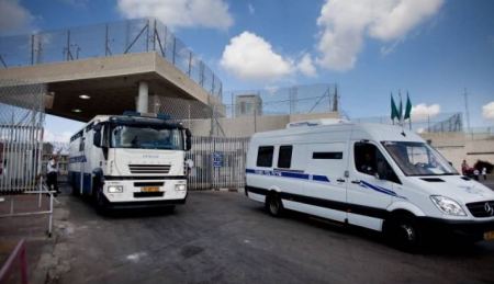 نقل الأسير بشارات للمشفى بعد تردي وضعه الصحي