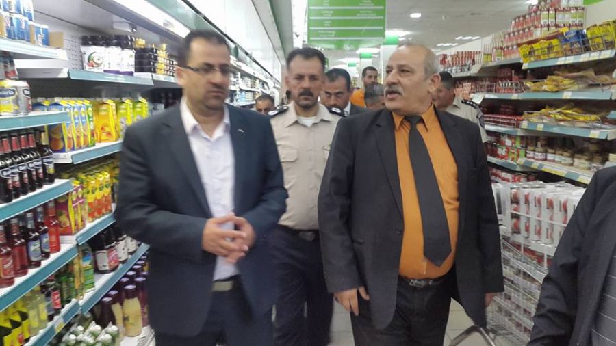 الجهات التنفيذية والرقابية المختصة بحماية المستهلك تقوم بجولة تفقدية لاسواق الخليل بحضور الشيوخي 