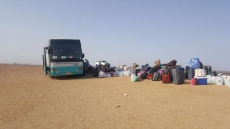معتمرون فلسطينيون عالقون في صحراء السعودية