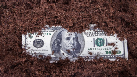 " المصاري وسخ ايدين" ، من هنا جاءت تلك المقولة الشائعه 