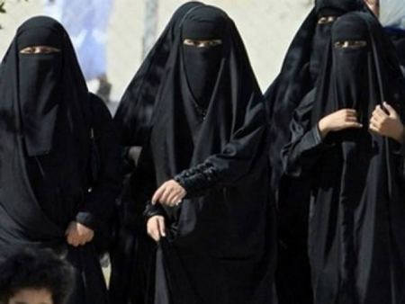 سجن مع وقف التنفيذ لزوجة وبنات أمير إماراتي!